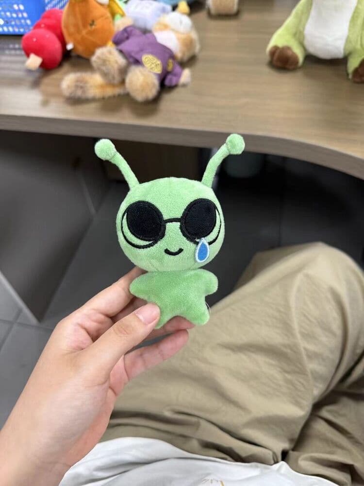Custom green alien plush keychain manufacturing sample